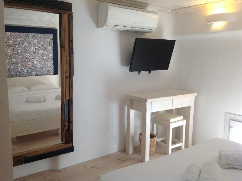 Blue, White And Grey Suites Ornos  Esterno foto